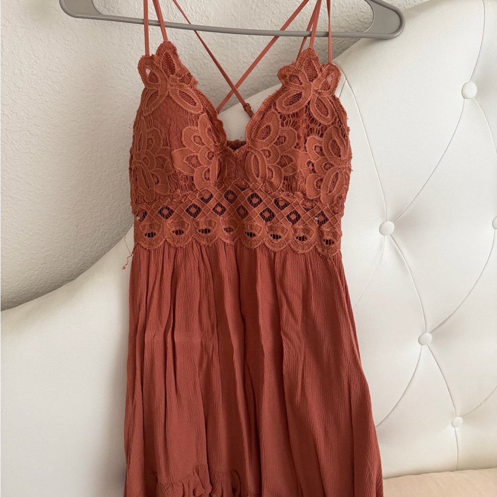 Chic Lace Trim Mini Dress in Rust